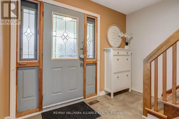 Oakville (br Bronte), ON L6L1A3,2033 WATER'S EDGE DRIVE