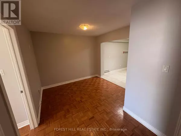 Oakville (oo Old Oakville), ON L6J1J4,341 Lakeshore RD East #2