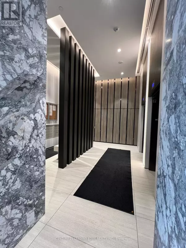 Mississauga (port Credit), ON L5H0A7,215 Lakeshore RD West #331