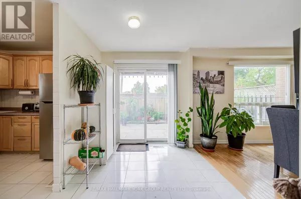 Toronto (glenfield-jane Heights), ON M3L2G3,9 BUR OAK WAY