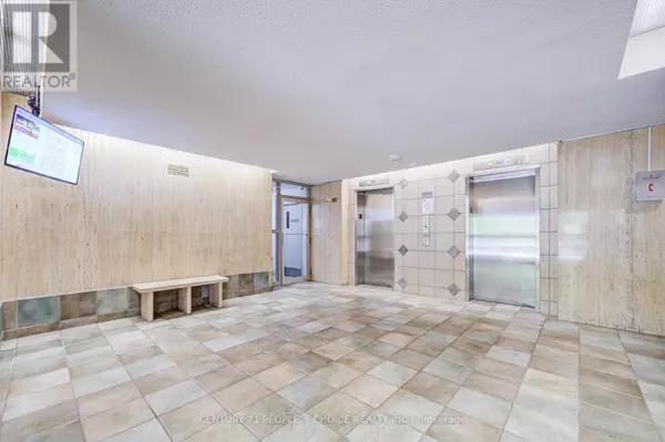 Toronto (york University Heights), ON M3J2S8,9 FOUR WIND DR #311