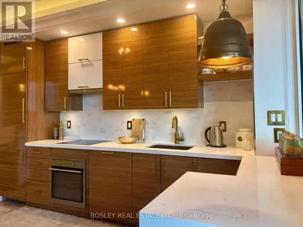 Toronto (mimico), ON M8V0C5,59 Annie Craig DR #302