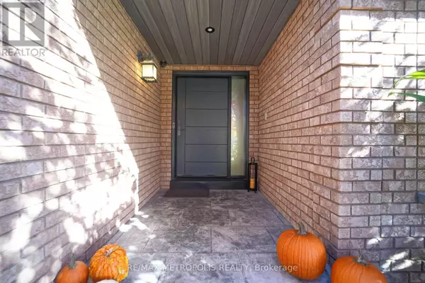 Mississauga (east Credit), ON L5V1E2,4392 GRASSLAND CRESCENT