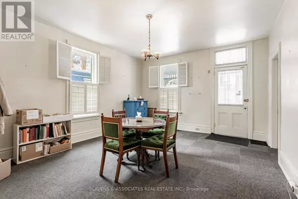 Toronto (weston), ON M9N2H3,49 QUEENS DRIVE