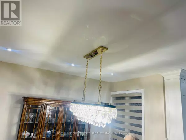 Oakville (co Central), ON L6K1S4,204 MARY STREET