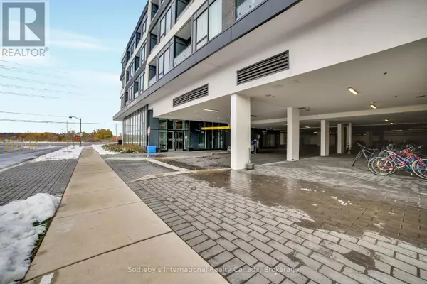 Oakville (ro River Oaks), ON L6H3R9,2489 Taunton RD #413