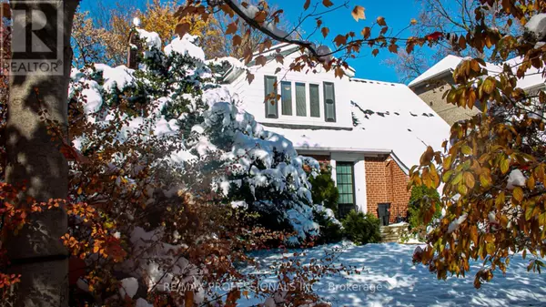 Toronto (edenbridge-humber Valley), ON M9A2W8,44 ROBIN HOOD ROAD