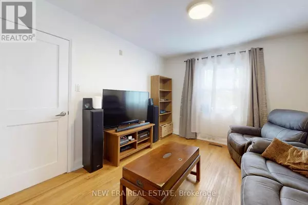 Toronto (brookhaven-amesbury), ON M6M4V7,80 RENFIELD STREET