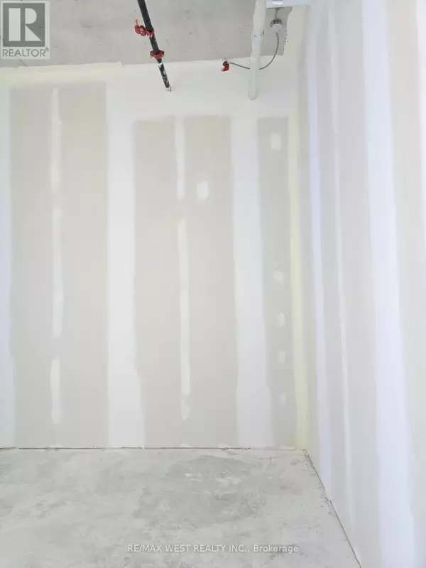 Toronto (west Humber-clairville), ON M9W1J1,600 Dixon RD #423