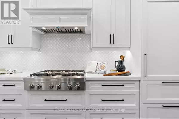 Toronto (rockcliffe-smythe), ON M6N2P8,51 CYNTHIA ROAD