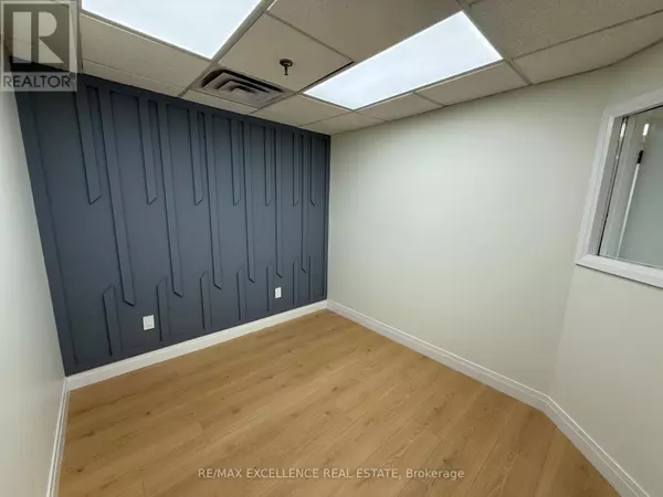 Mississauga (northeast), ON L4W2Z6,5484 Tomken RD #4