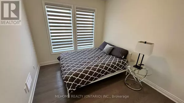 Oakville (go Glenorchy), ON L6H0Z6,COACH HOUSE - 3346 MILLICENT AVENUE