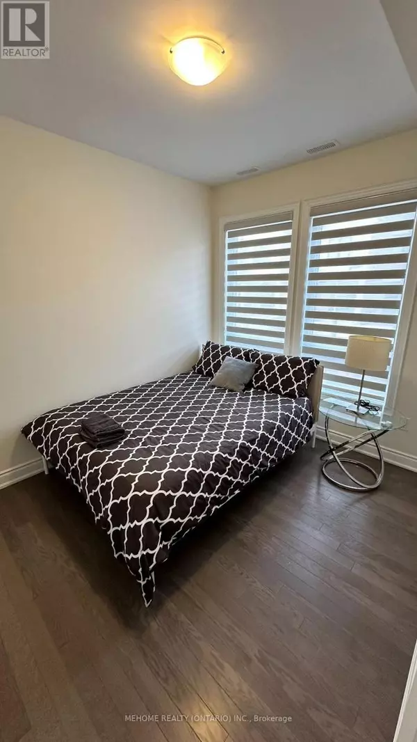 Oakville (go Glenorchy), ON L6H0Z6,COACH HOUSE - 3346 MILLICENT AVENUE