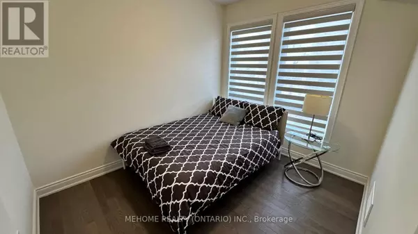 Oakville (go Glenorchy), ON L6H0Z6,COACH HOUSE - 3346 MILLICENT AVENUE