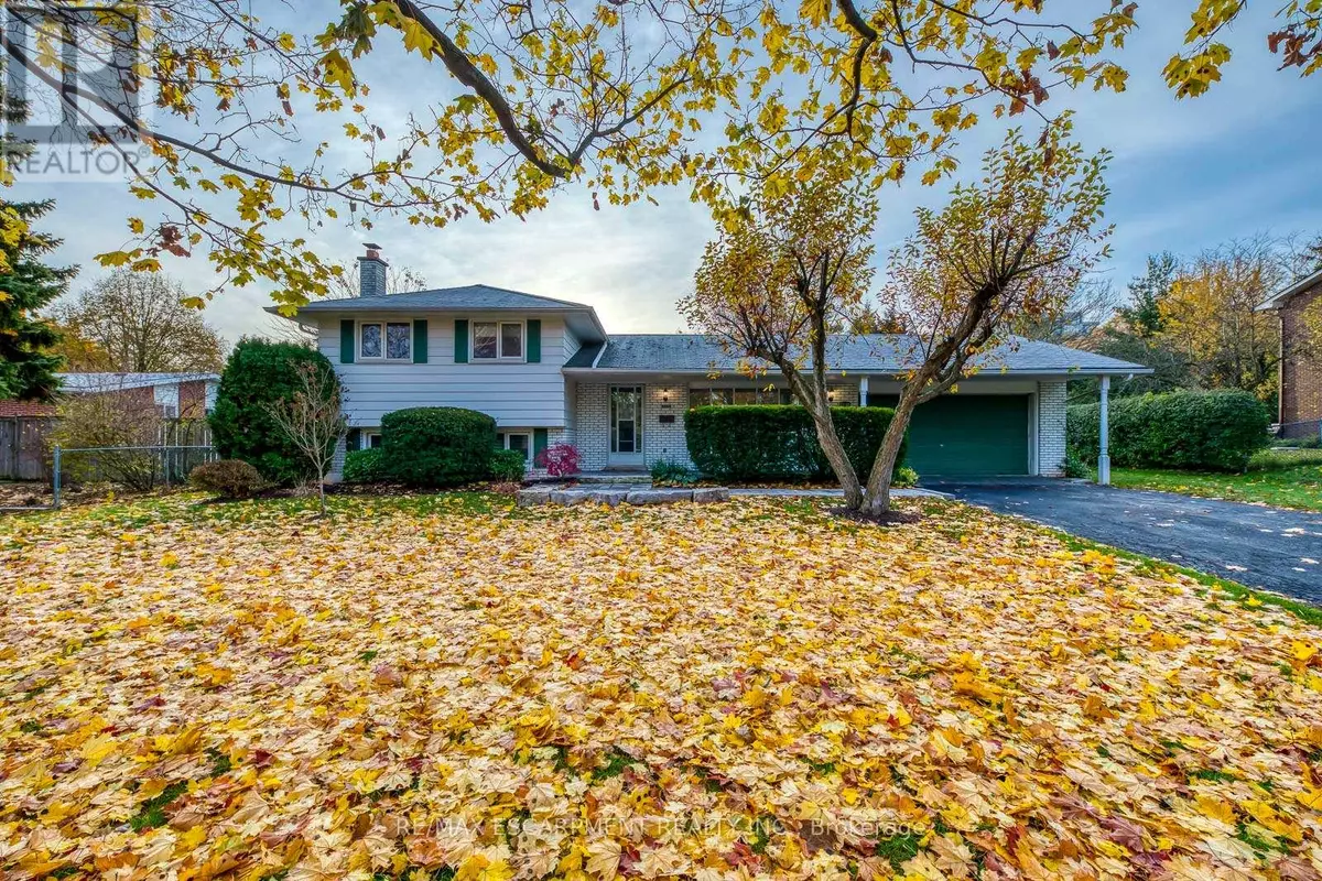 Oakville (br Bronte), ON L6L1M5,2138 SALMON ROAD