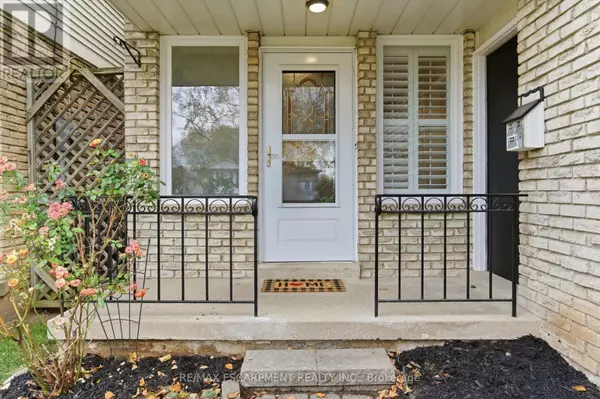 Burlington (brant Hills), ON L7P4G9,2333 MALCOLM CRESCENT