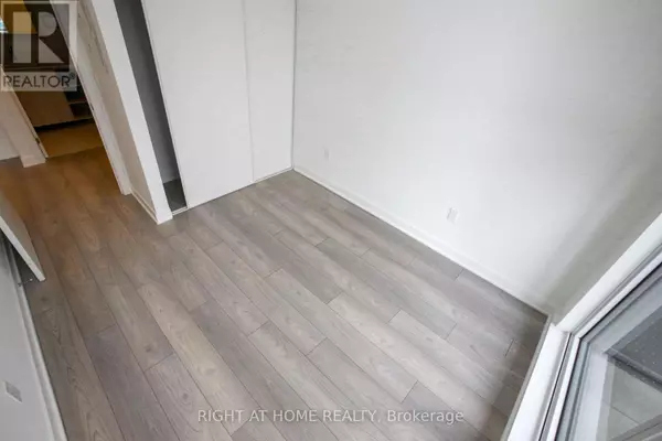 Toronto (islington-city Centre West), ON M8Z0C6,1007 The Queensway #209