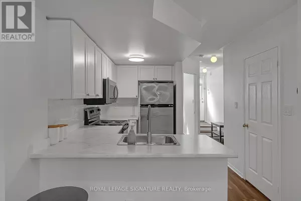 60 Turntable CRES #82, Toronto (dovercourt-wallace Emerson-junction), ON M6H4K9