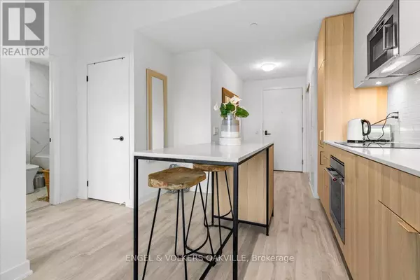 220 Missinnihe WAY #327, Mississauga (port Credit), ON L5H0A9