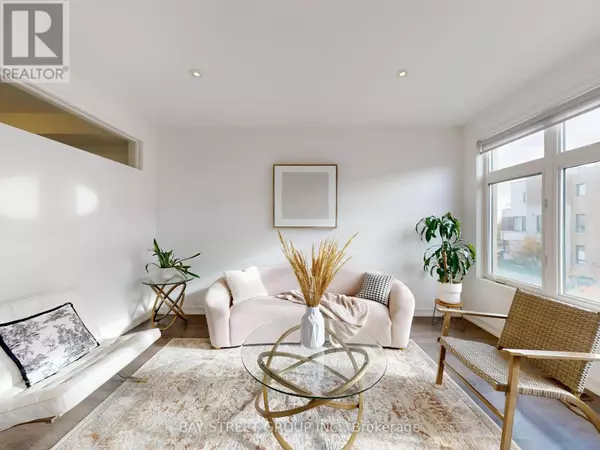 Oakville (go Glenorchy), ON L6H7C3,219 HUGUENOT ROAD