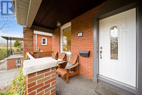 Toronto (new Toronto), ON M8V2Z7,188 FIFTH STREET