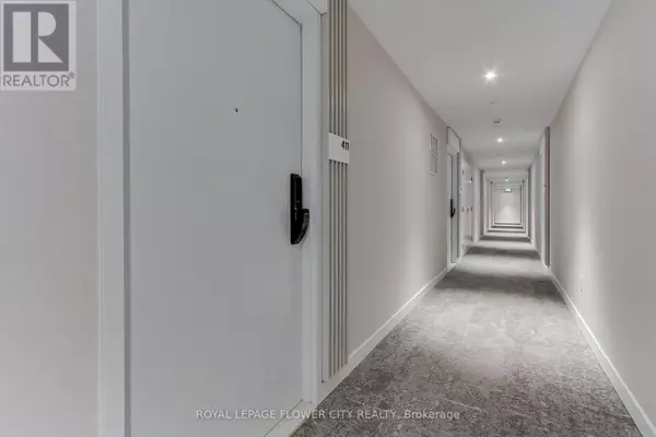 Mississauga (port Credit), ON L5G0E1,28 Ann ST #411