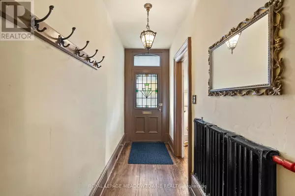 Milton (om Old Milton), ON L9T1K3,229 QUEEN STREET