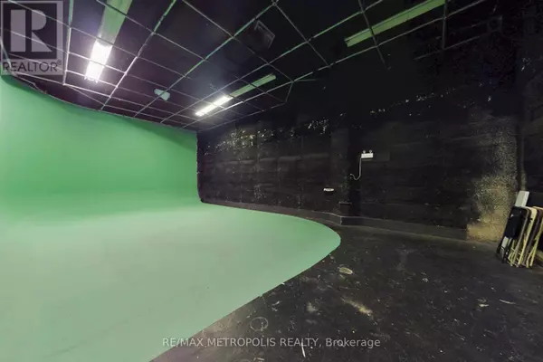 Toronto (dovercourt-wallace Emerson-junction), ON M6P3M9,258 Wallace AVE #Studio 3