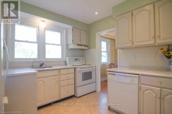 Oakville (wo West), ON L6L4V9,543 TAPLOW CRESCENT