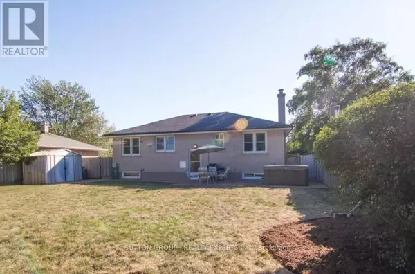 Oakville (wo West), ON L6L4V9,543 TAPLOW CRESCENT