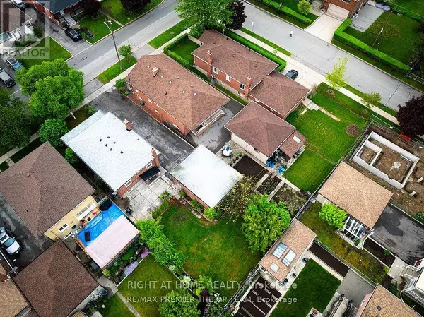 Toronto (yorkdale-glen Park), ON M6A1S6,61 McAdam AVE #Upper