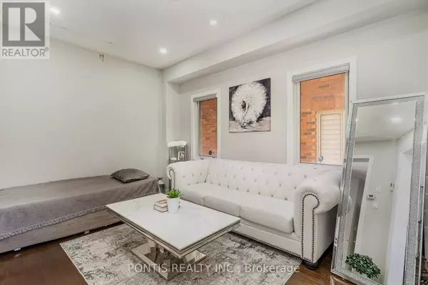 Brampton (vales Of Castlemore), ON L6P2X3,72 VANWOOD CRESCENT