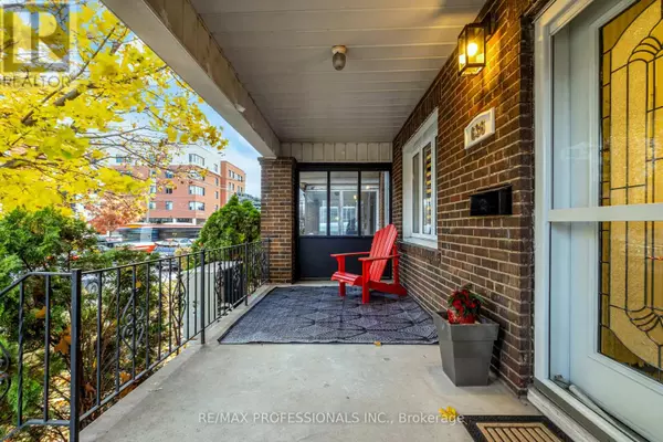 Toronto (runnymede-bloor West Village), ON M6S3A2,636 RUNNYMEDE ROAD