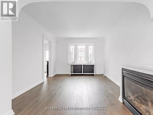 Toronto (briar Hill-belgravia), ON M6E2P8,123 BOWIE AVENUE