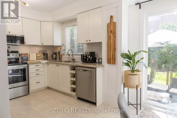 Oakville (ro River Oaks), ON L6H5L8,2272 Mowat AVE #45