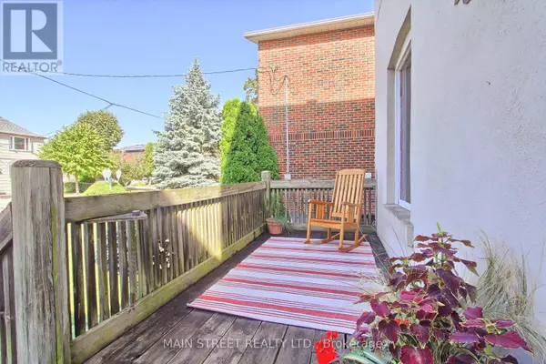 Toronto (mimico), ON M8Z1E4,79 SIMPSON AVENUE