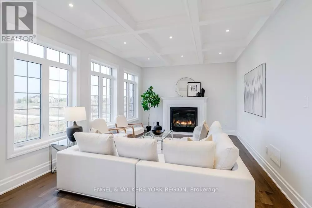 Brampton (sandringham-wellington North), ON L6R4G3,10 KEYWORTH CRESCENT