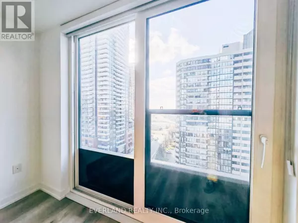 Mississauga (city Centre), ON L5B0P6,395 Square One DR #1109