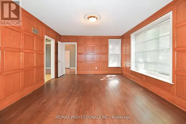 Toronto (edenbridge-humber Valley), ON M9A4B2,1161 ROYAL YORK ROAD