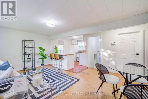 Toronto (alderwood), ON M8W3W4,6 LLOYD GEORGE AVENUE