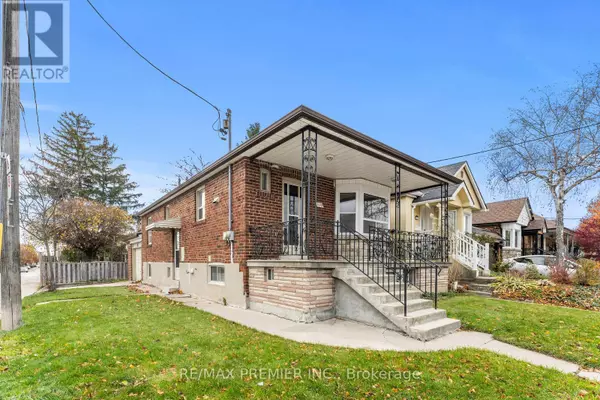 Toronto (briar Hill-belgravia), ON M6B1M6,1013 BRIAR HILL AVENUE