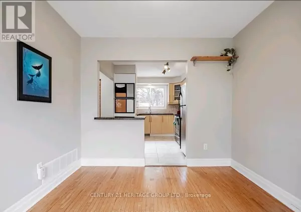 Oakville (cp College Park), ON L6H2A9,1081 PEARSON DRIVE