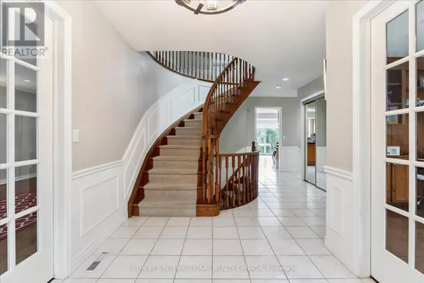 Oakville (br Bronte), ON L6L5Z2,43 SHORE GARDENS