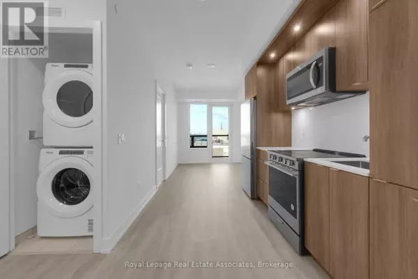 Toronto (islington-city Centre West), ON M9A3K1,60 Central Park Roadway #802