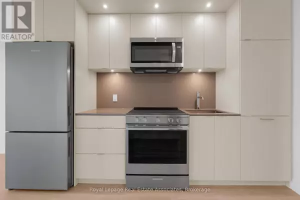 Toronto (islington-city Centre West), ON M0A3K1,60 Central Park Roadway #902