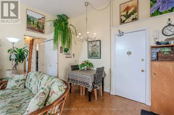 Toronto (junction Area), ON M6P1Y6,2847 Dundas AVE West #9