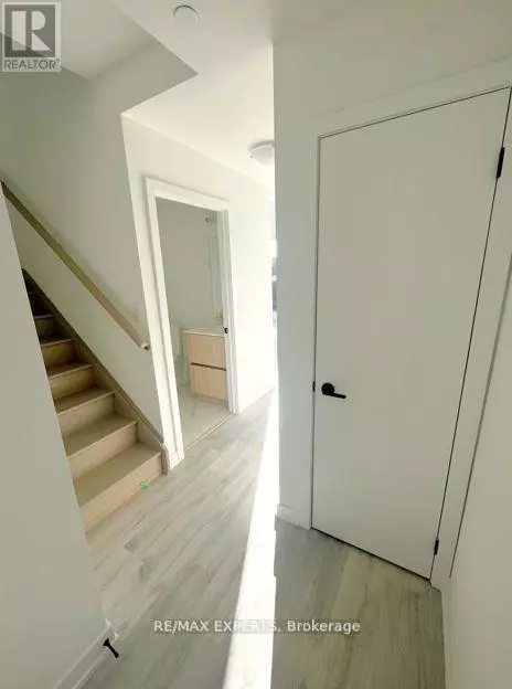 Mississauga (port Credit), ON L5H0A9,220 Missinnihe WAY #101