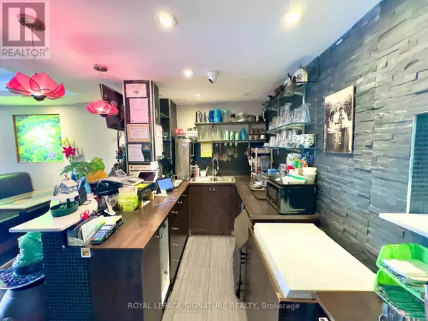 Toronto (weston-pellam Park), ON M6N1J3,1768 ST CLAIR AVENUE W