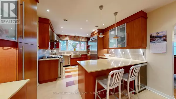 15 COSMO ROAD, Toronto (stonegate-queensway), ON M8X1Z3