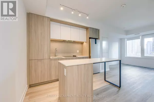 Mississauga (city Centre), ON L5B0P6,395 Square One DR #806